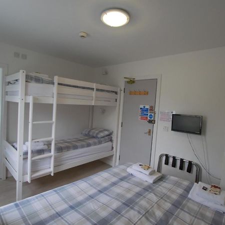 Corran Bunkhouse Hotel Екстериор снимка A room at a capsule hotel in Tokyo
