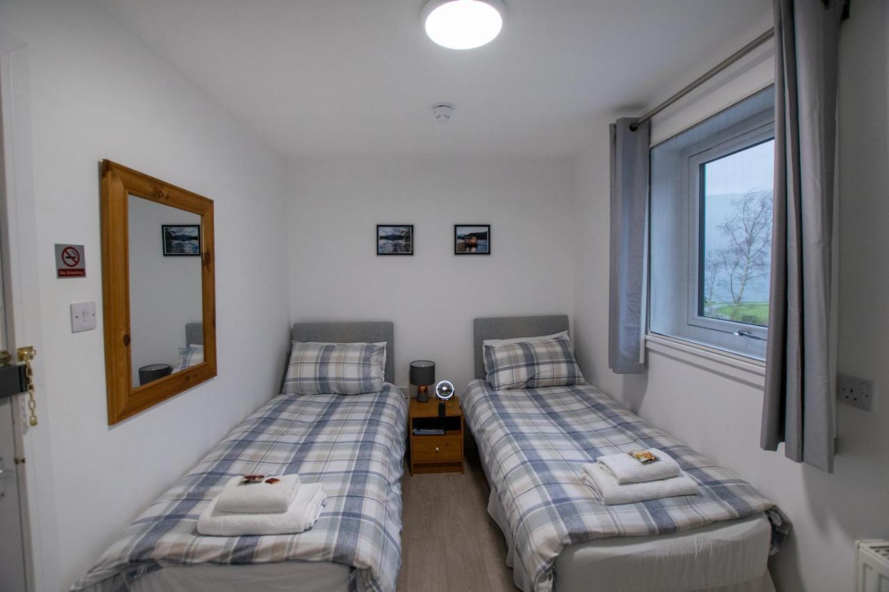 Corran Bunkhouse Hotel Екстериор снимка A twin bedroom
