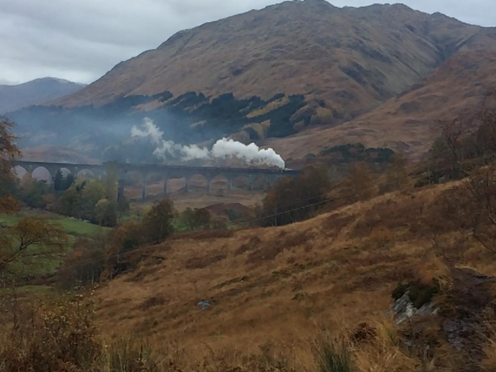 Corran Bunkhouse Hotel Екстериор снимка The Jacobite on the West Highland Line