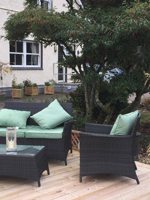Corran Bunkhouse Hotel Екстериор снимка The garden of the hotel