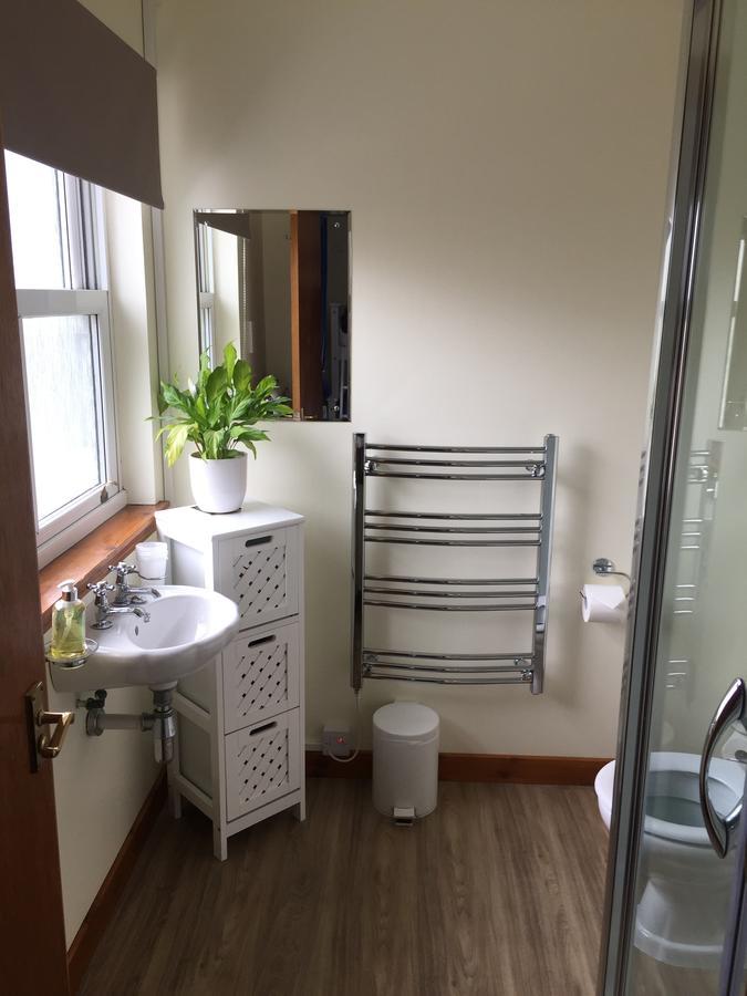Corran Bunkhouse Hotel Екстериор снимка A heated towel rail