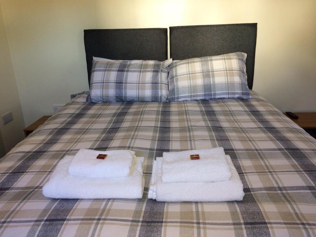 Corran Bunkhouse Hotel Екстериор снимка A bed with towels