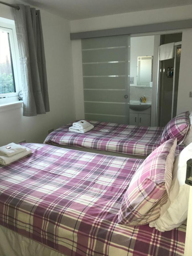 Corran Bunkhouse Hotel Екстериор снимка A room at the station